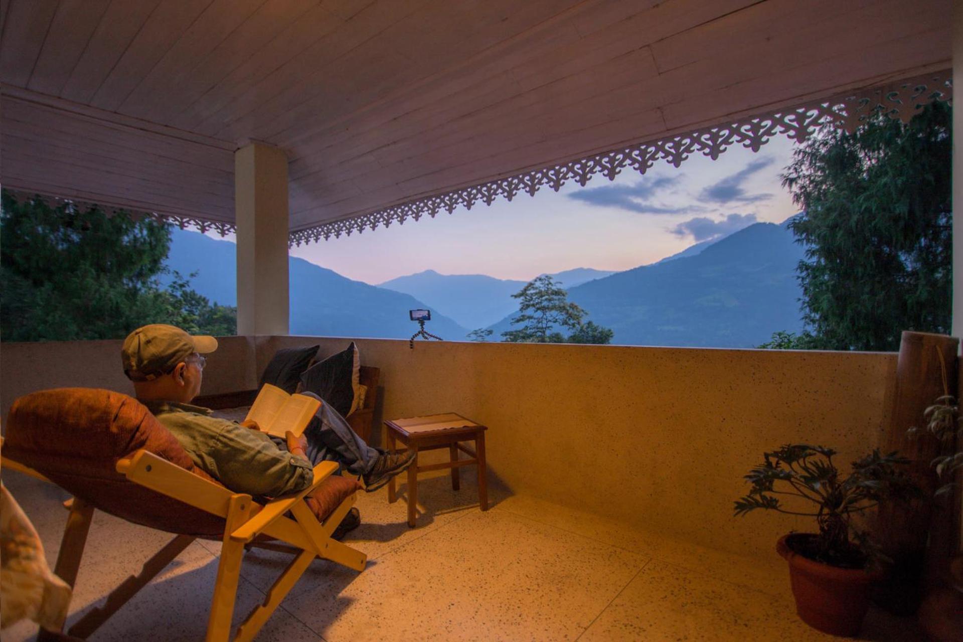 La Ipsing Farm By Stayvista - 3 Bhk Villa With Balcony, Mountain View, Indoor Games, And Pet Friendly Samdong Ngoại thất bức ảnh