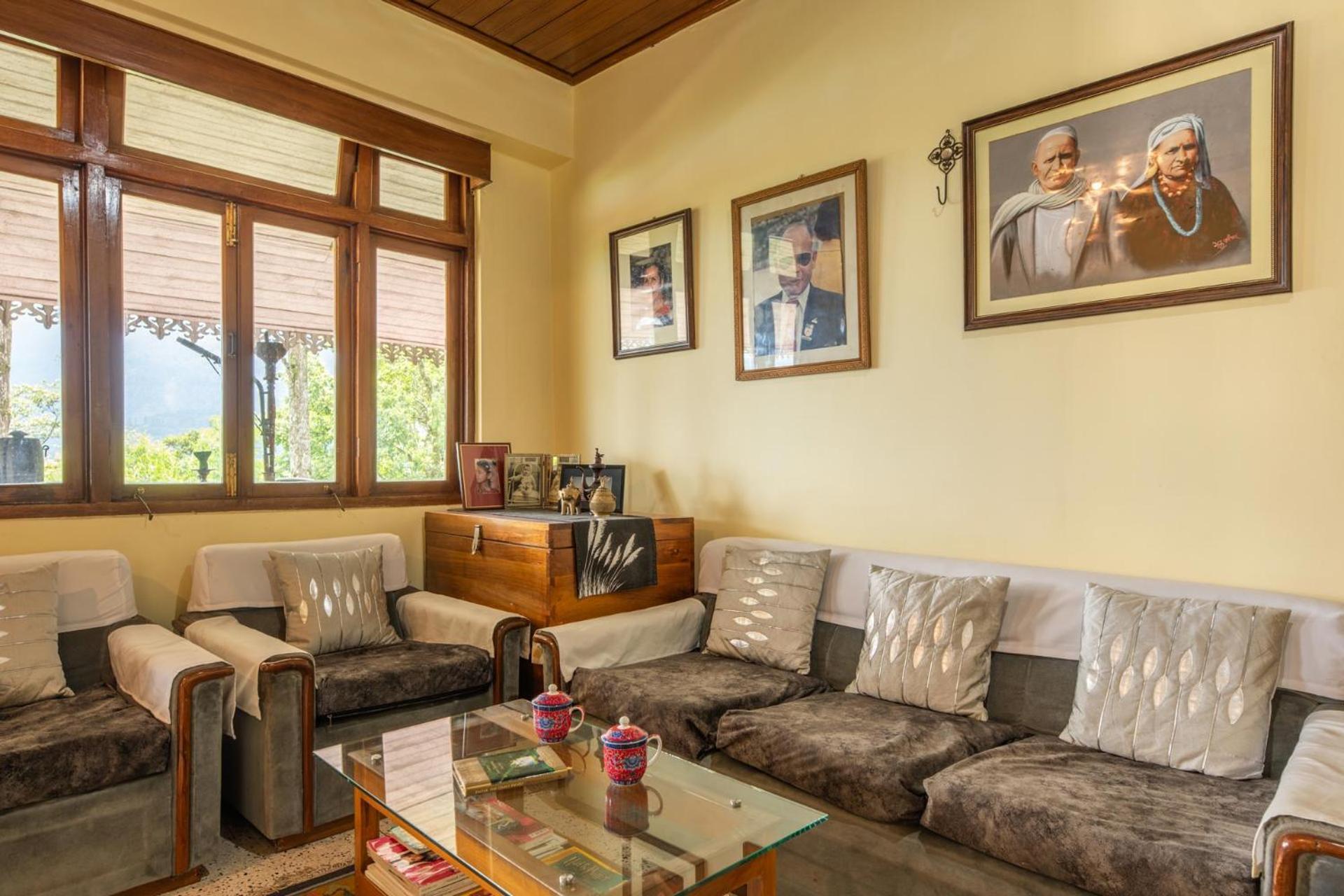 La Ipsing Farm By Stayvista - 3 Bhk Villa With Balcony, Mountain View, Indoor Games, And Pet Friendly Samdong Ngoại thất bức ảnh