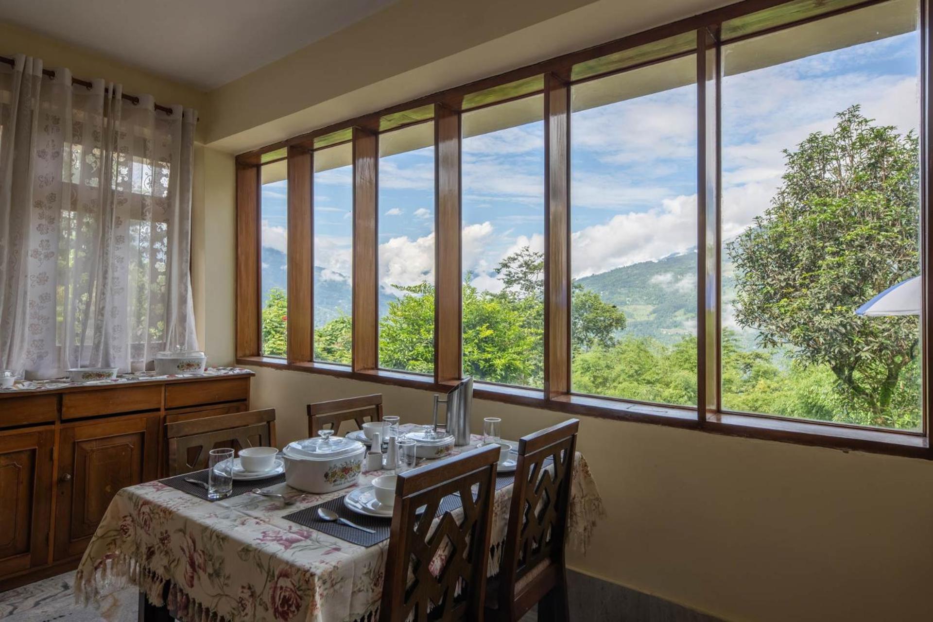 La Ipsing Farm By Stayvista - 3 Bhk Villa With Balcony, Mountain View, Indoor Games, And Pet Friendly Samdong Ngoại thất bức ảnh
