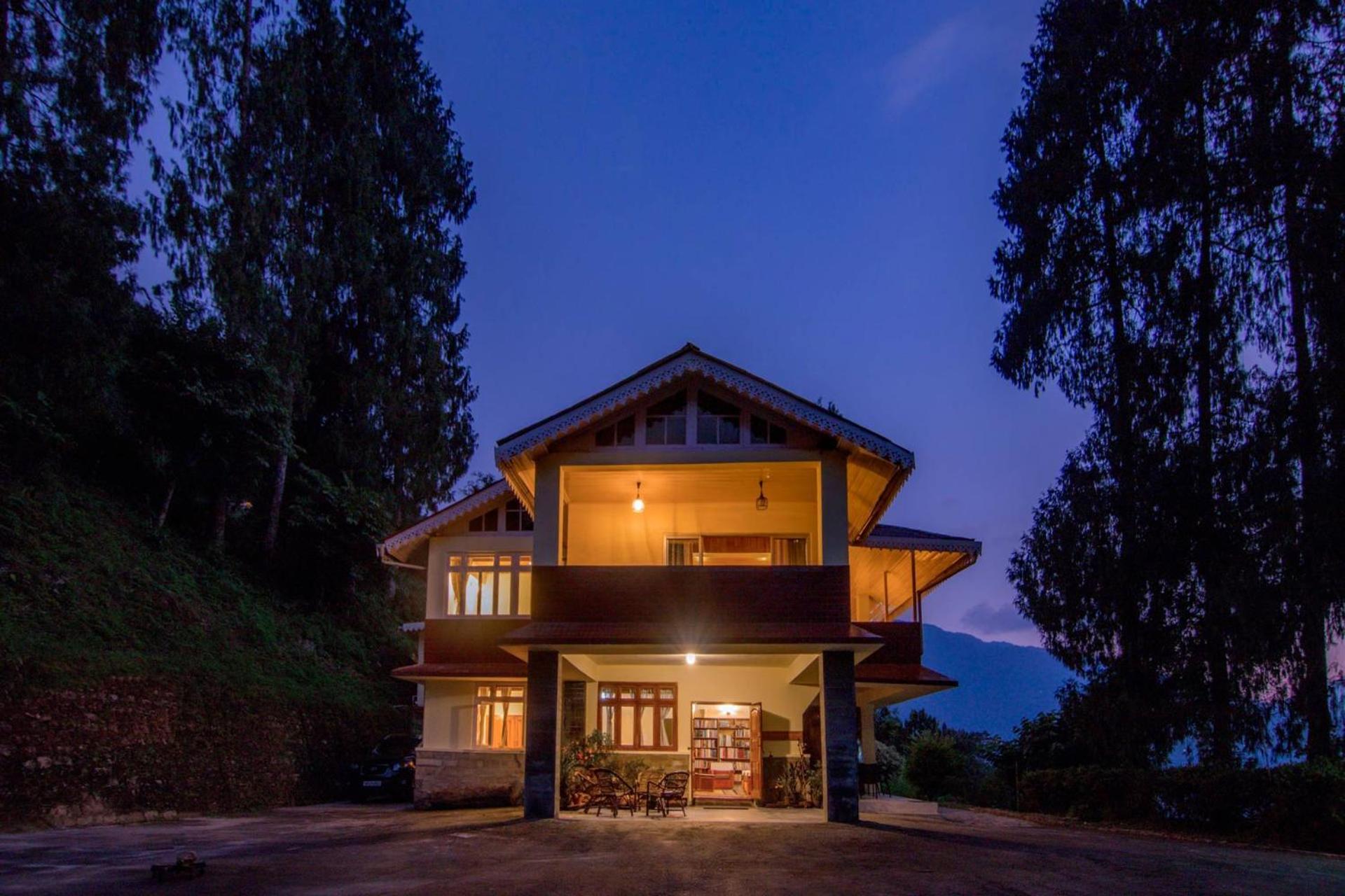 La Ipsing Farm By Stayvista - 3 Bhk Villa With Balcony, Mountain View, Indoor Games, And Pet Friendly Samdong Ngoại thất bức ảnh