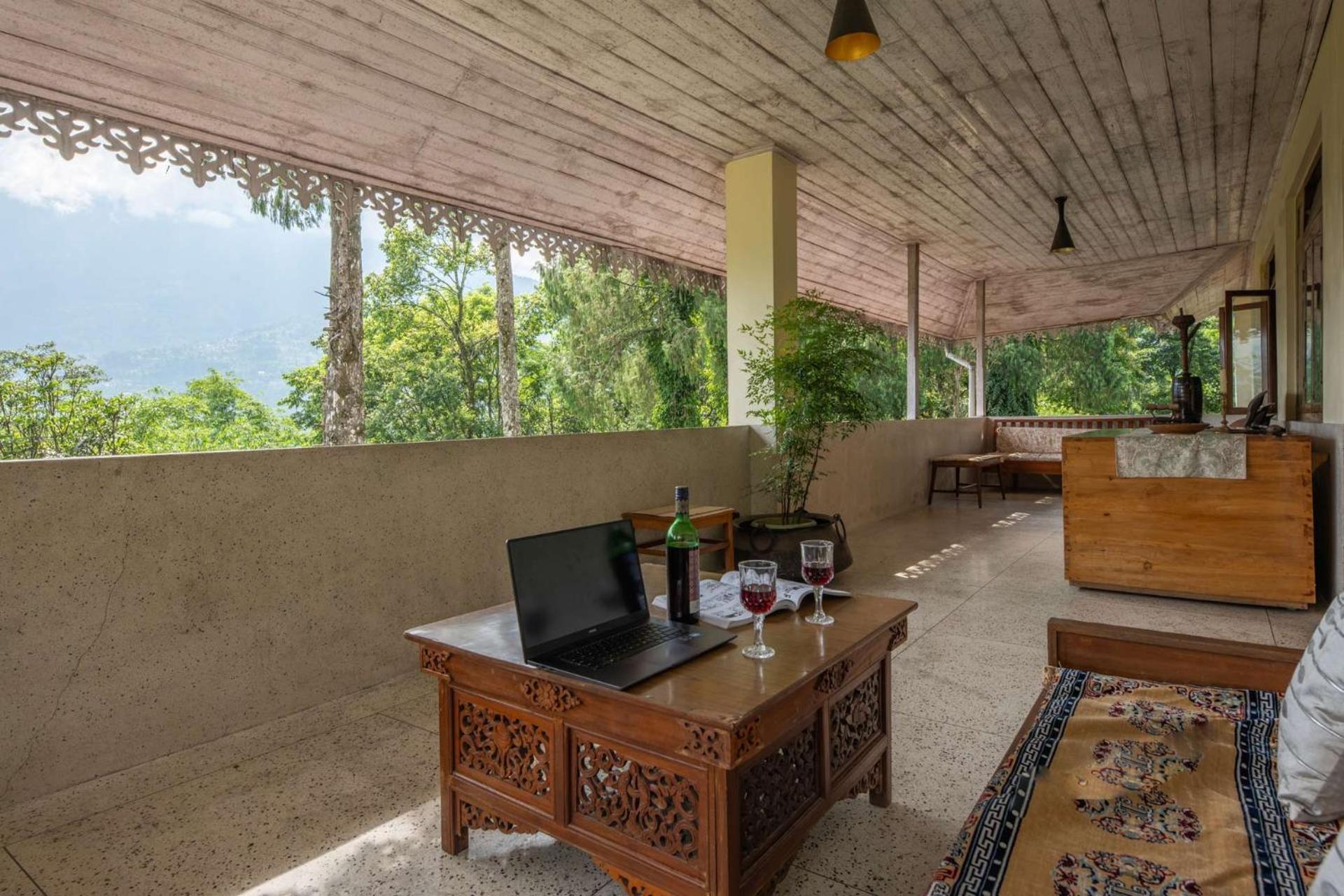 La Ipsing Farm By Stayvista - 3 Bhk Villa With Balcony, Mountain View, Indoor Games, And Pet Friendly Samdong Ngoại thất bức ảnh
