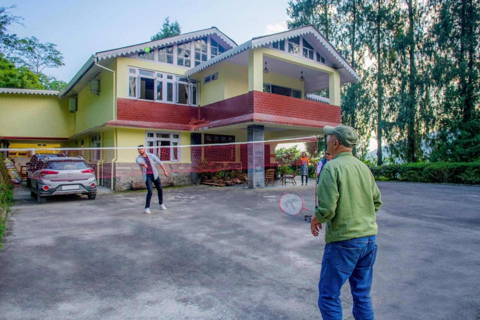 La Ipsing Farm By Stayvista - 3 Bhk Villa With Balcony, Mountain View, Indoor Games, And Pet Friendly Samdong Ngoại thất bức ảnh