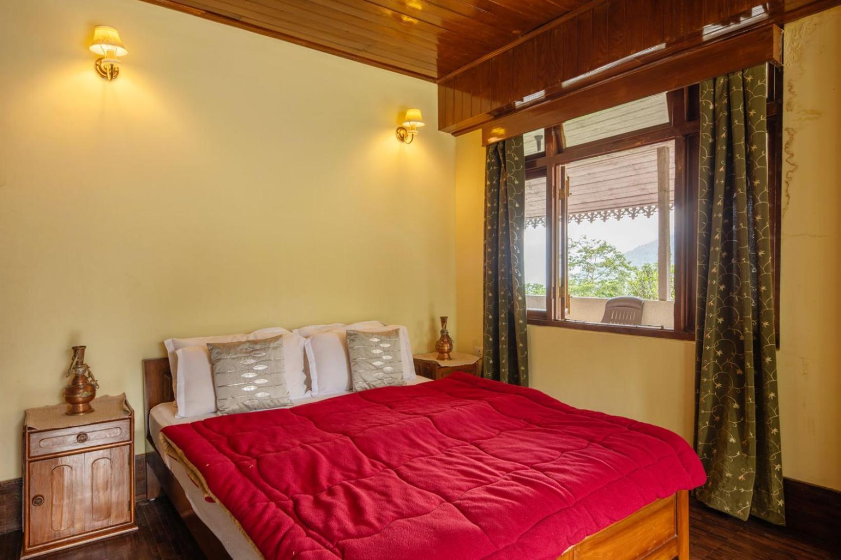 La Ipsing Farm By Stayvista - 3 Bhk Villa With Balcony, Mountain View, Indoor Games, And Pet Friendly Samdong Ngoại thất bức ảnh