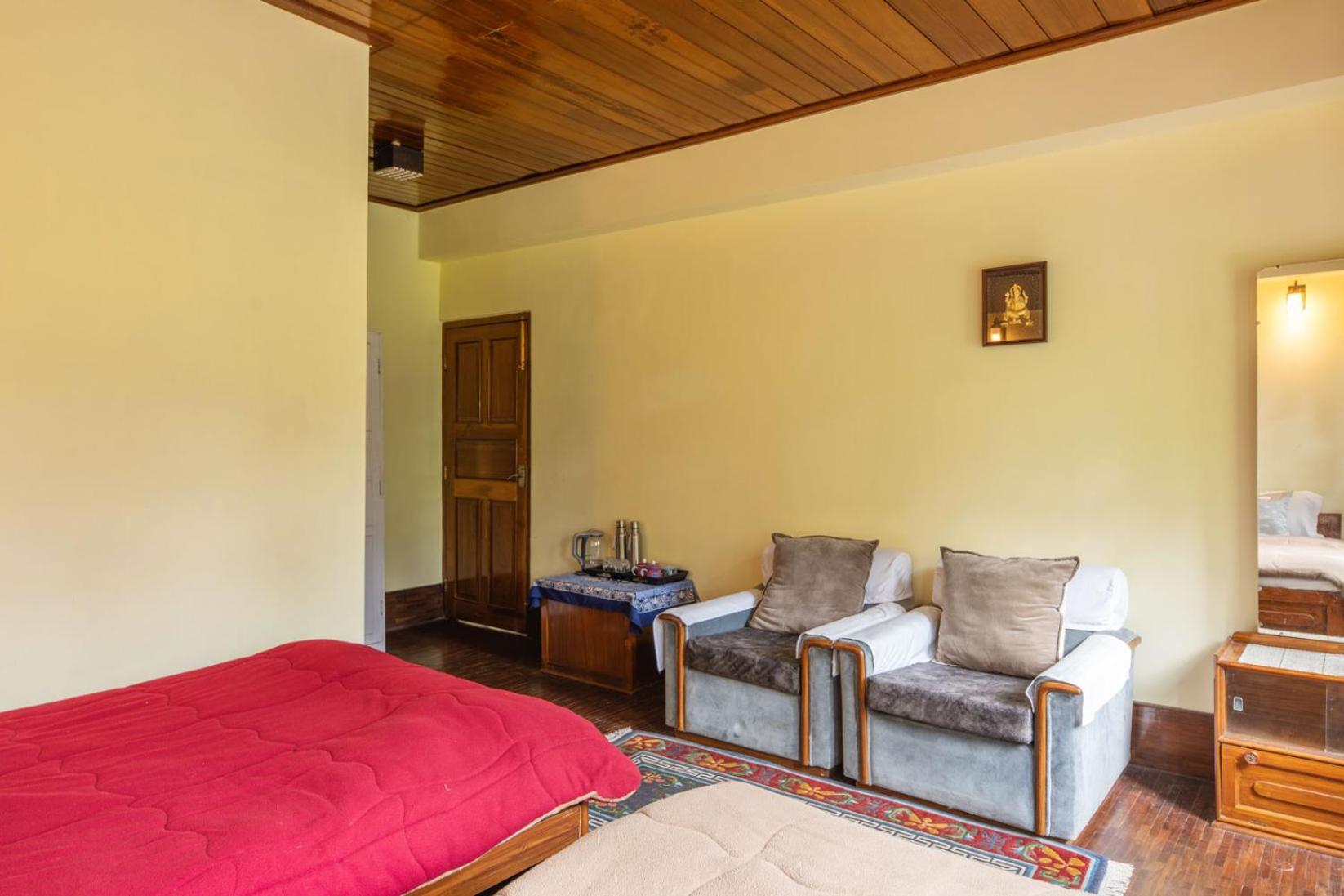 La Ipsing Farm By Stayvista - 3 Bhk Villa With Balcony, Mountain View, Indoor Games, And Pet Friendly Samdong Ngoại thất bức ảnh